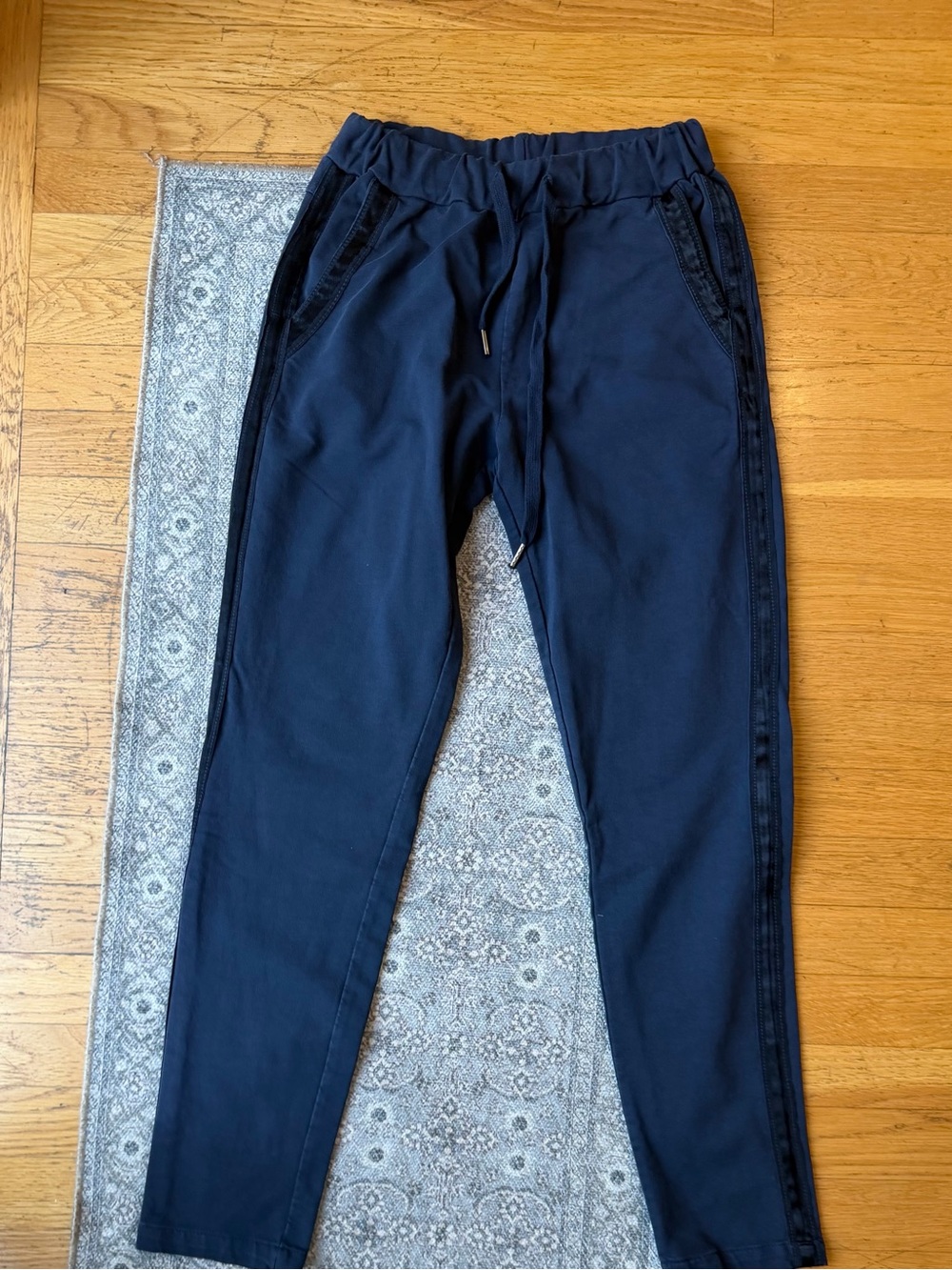 Hybrid & company women’s  Navy Drawstring Joggers